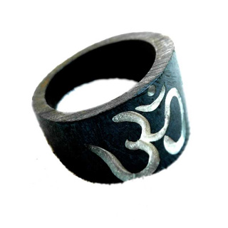 Om Symbol Ring schwarz 66