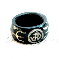 Symbolischer OM Ring aus Yak Knochen schwarz 60